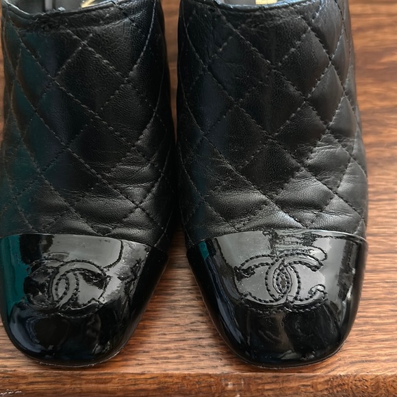 Chanel lambskin quilted heel heel slides 36.5 barely worn - Picture 3 of 8